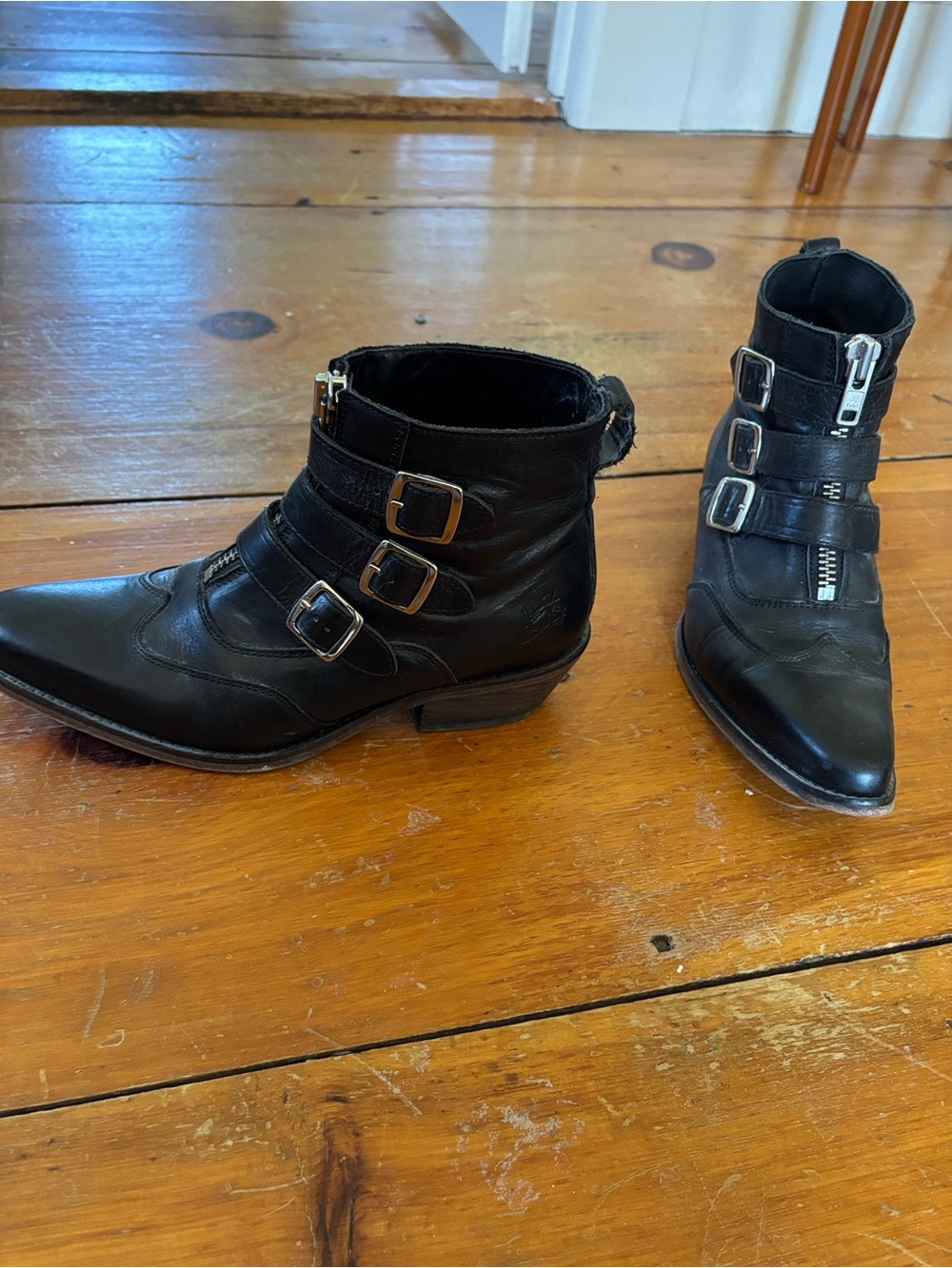 John Fluevog retired Jett Black Leather Triple-Buckle Ankle Boots size 7.5 - Picture 5 of 11